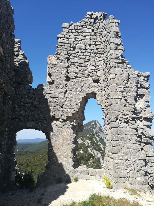 pic-saint-loup-vu-du-chateau-montferrand